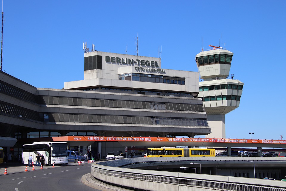 Berlin Tegel Parke Mit Airport Shuttle Service busfor.com